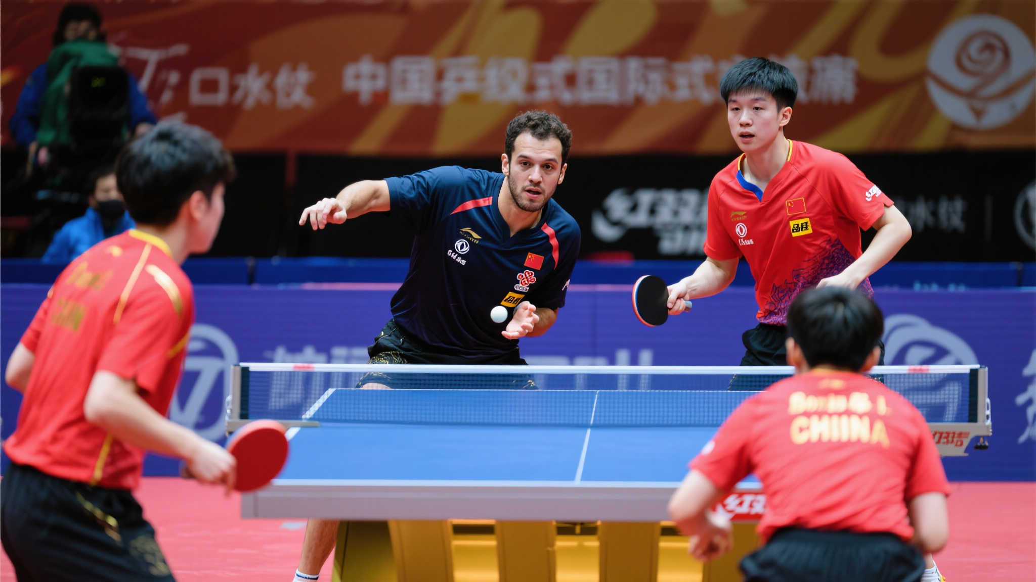 队在锋线终 队在锋线终